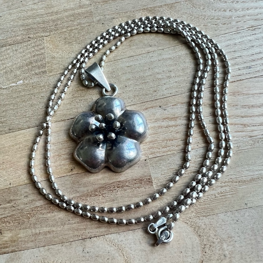 Vintage 925 Sterling Silver 3D floral pendant rice chain necklace 30”